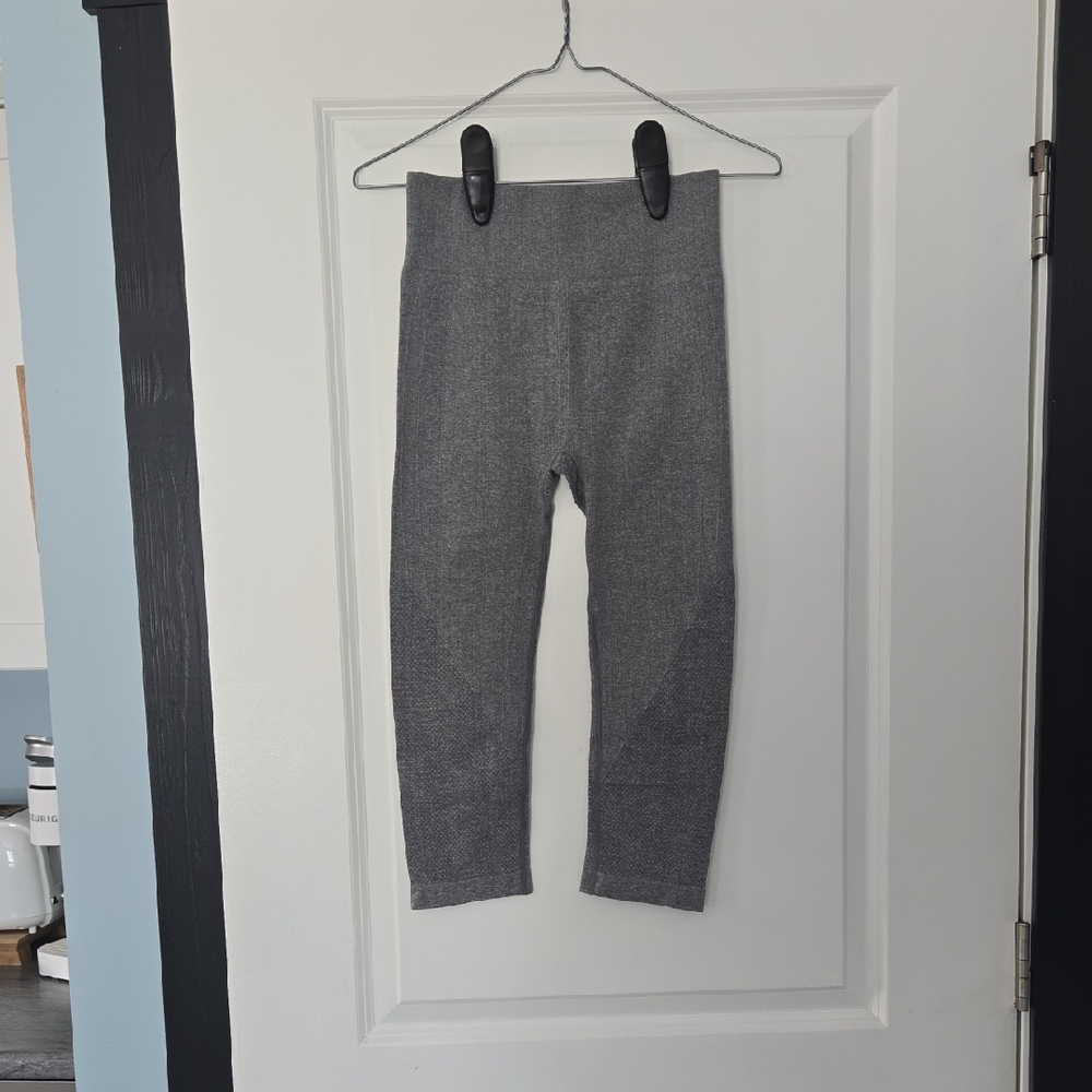Gray Seamless Capri Leggings
